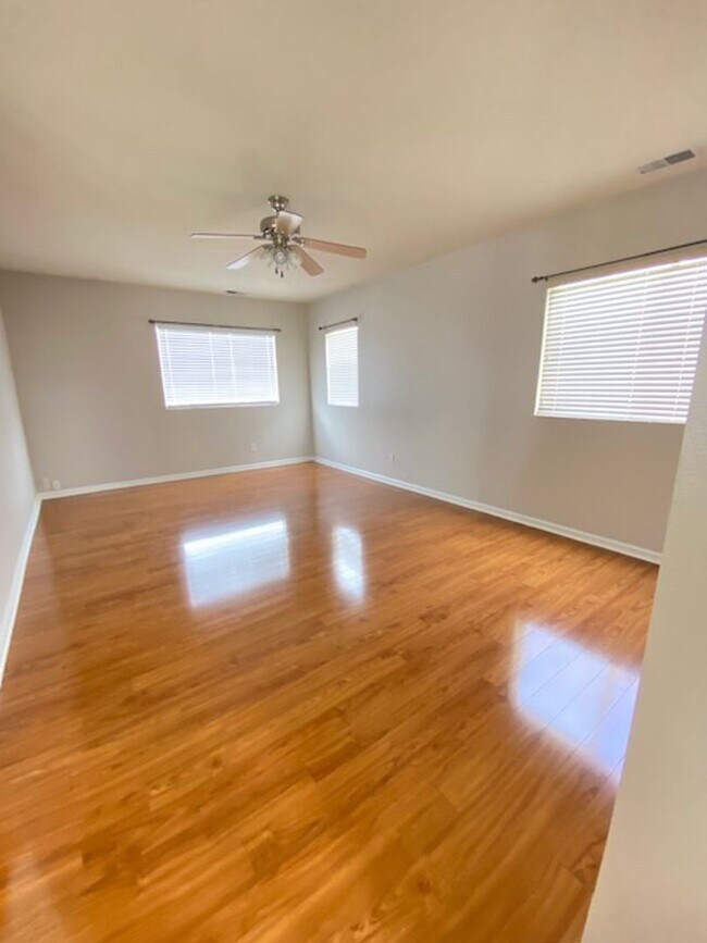 Building Photo - South Reno - Double Diamond Stunner - Tons of Amenities!