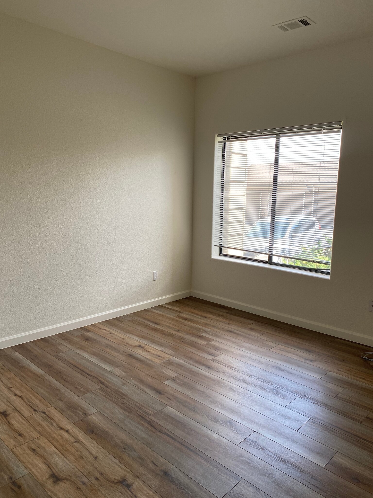 Large primary bedroom - 7498 S Alkire St
