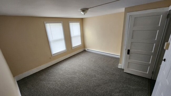 Building Photo - 3 bedroom 1 bathroom