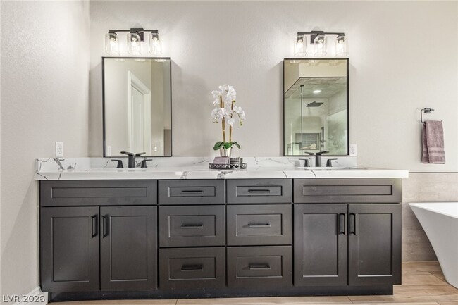 Building Photo - 4785 N Grand Canyon Dr