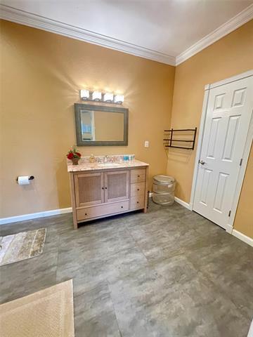 Building Photo - 10480 Parkview Cir