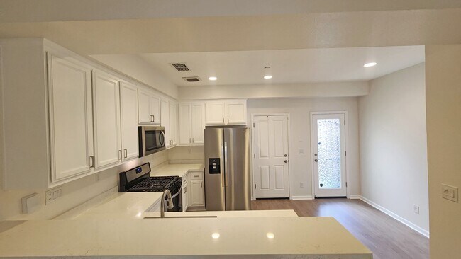 Building Photo - 840 Bronze Ln