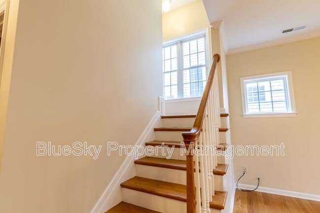 Building Photo - 158 Burnet St