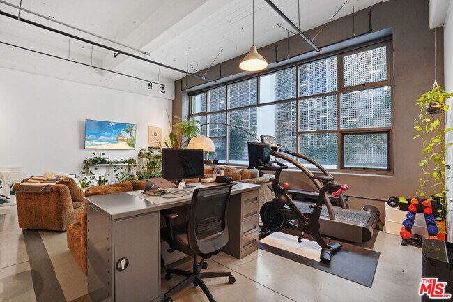 Building Photo - 1130 Flower St