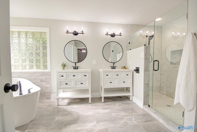 Building Photo - 205 Jarrett Ln