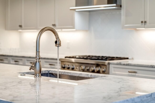 Building Photo - 6900 Fleetwood Rd