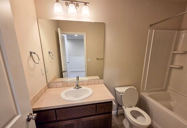 Building Photo - 5725 Karen Lynn Loop S