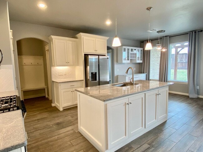 Building Photo - 3 Bed, 2.5 Bath in Gated Community with Private Pond