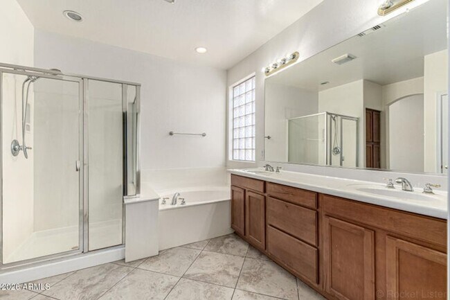 Building Photo - 8760 W Augusta Ave