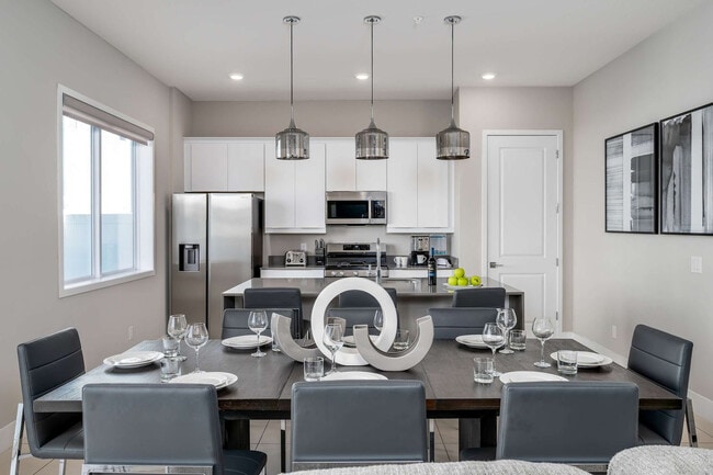 Building Photo - 7770 Sandy Ridge Dr