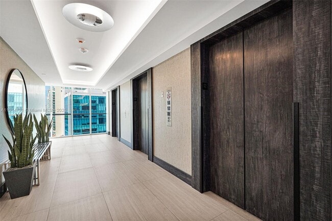 Building Photo - 16485 Collins Ave