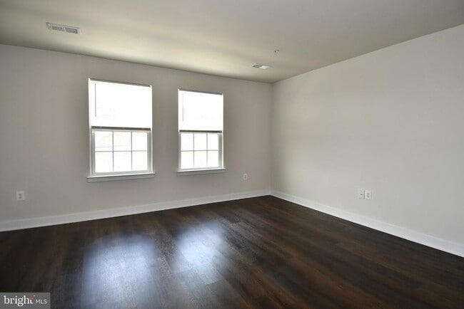 Building Photo - 4917 Crest View Dr