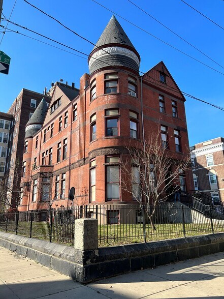 Building Photo - 836 N Preston St