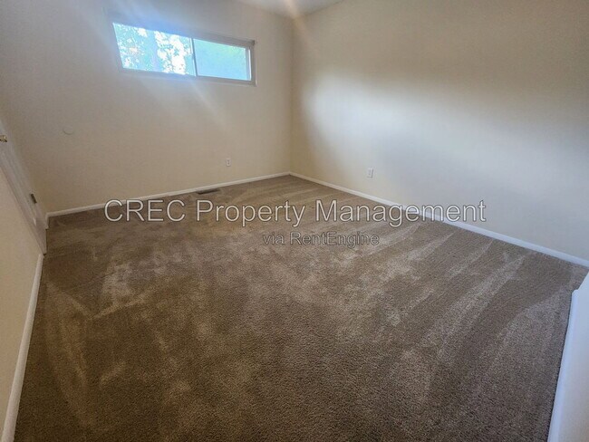 Building Photo - 205 Andrea Ln