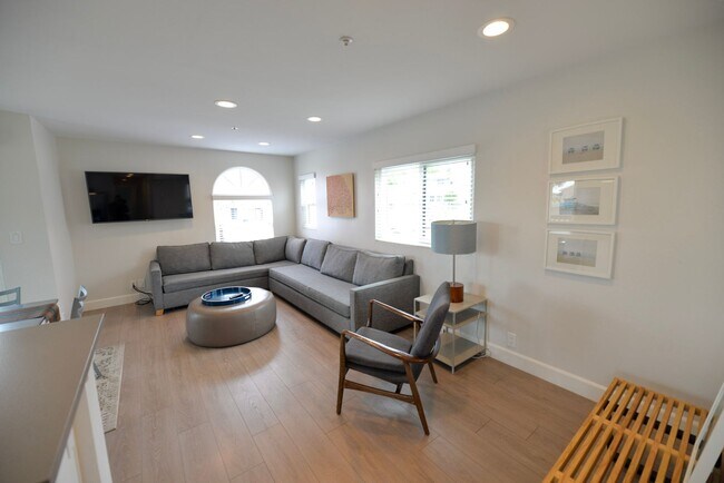 Building Photo - 259 Avenida Granada