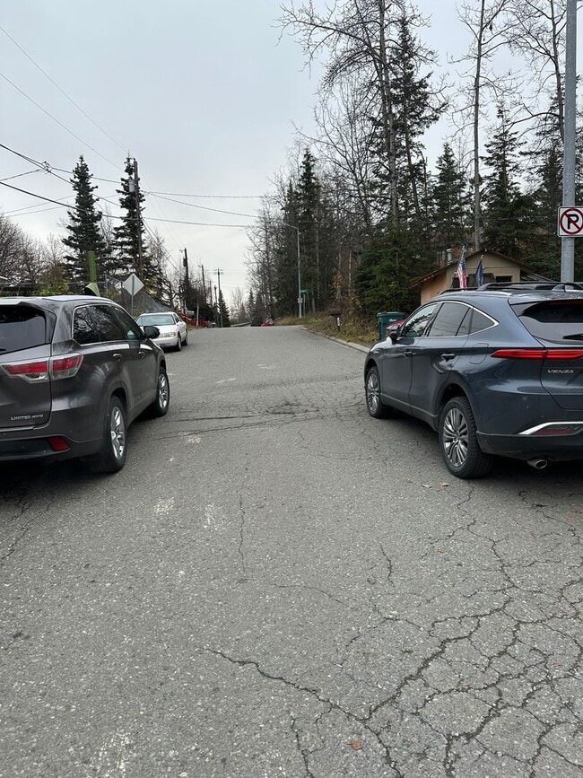 Building Photo - Furnished 2 Bed/1 Bath w/Fenced Yard & Sto...