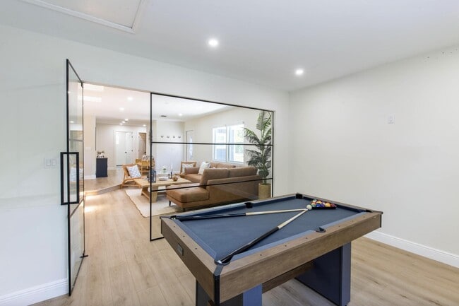 Building Photo - 16932 Aintree Dr W