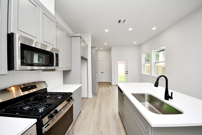 Building Photo - 4338 Avron Dr