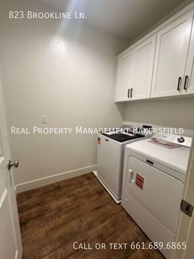 Building Photo - 823 Brookline Ln