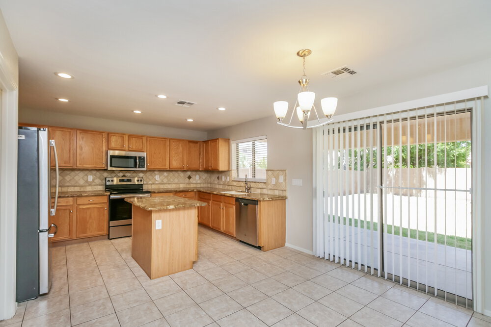 Building Photo - 1942 E Ebony Pl