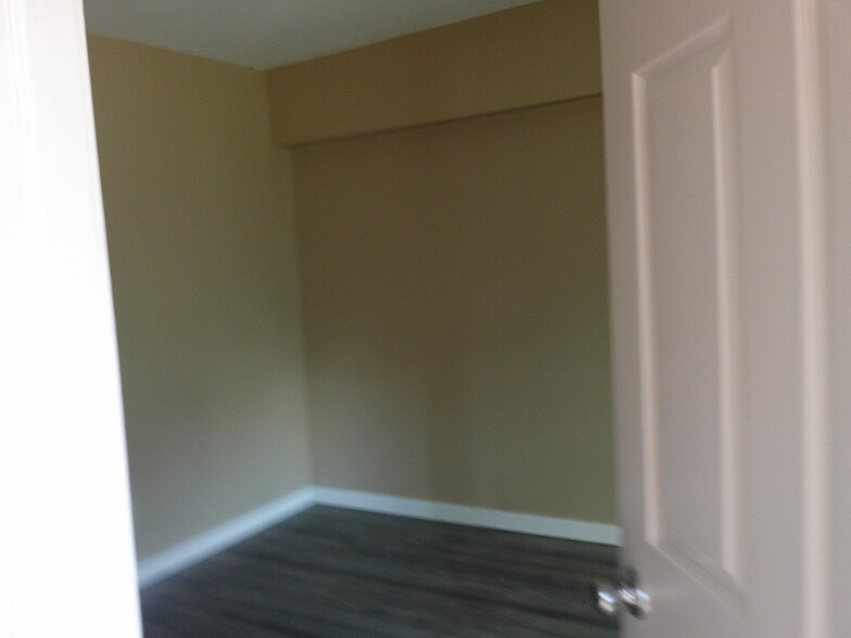 Building Photo - 1376 NY-7