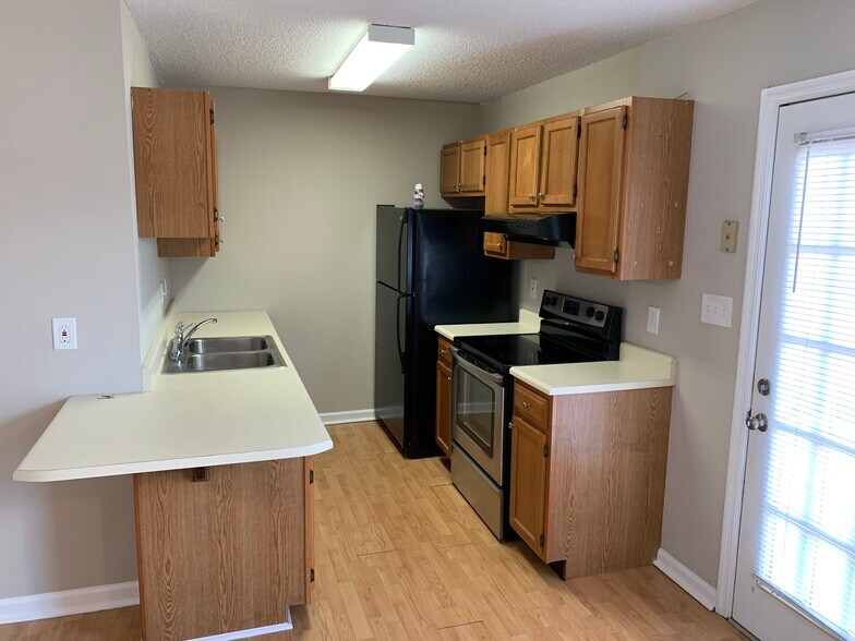 Building Photo - 1046 Blinken St