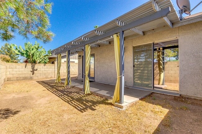 Building Photo - Modern 3 BD 2 BA Home on Mesa/Chandler/Tempe Border!