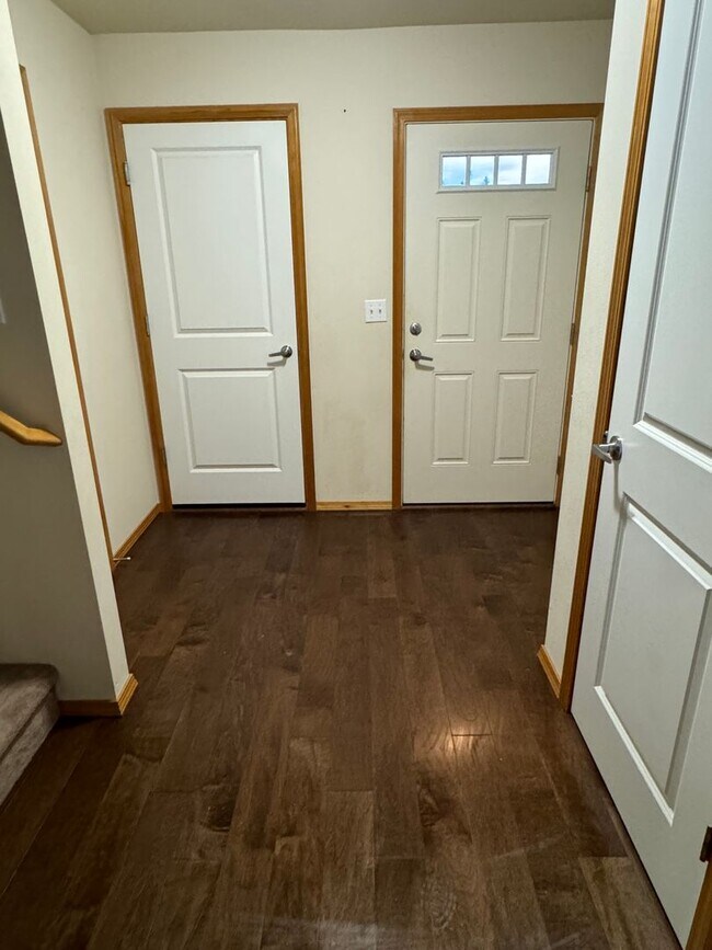 Building Photo - Newer Home in Summerset