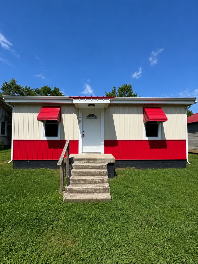 Building Photo - 207 Frazier St