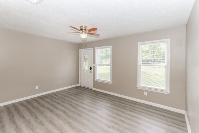 Building Photo - 145 Briarwood Cir