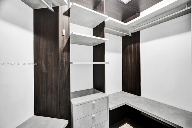 Building Photo - 801 S Miami Ave