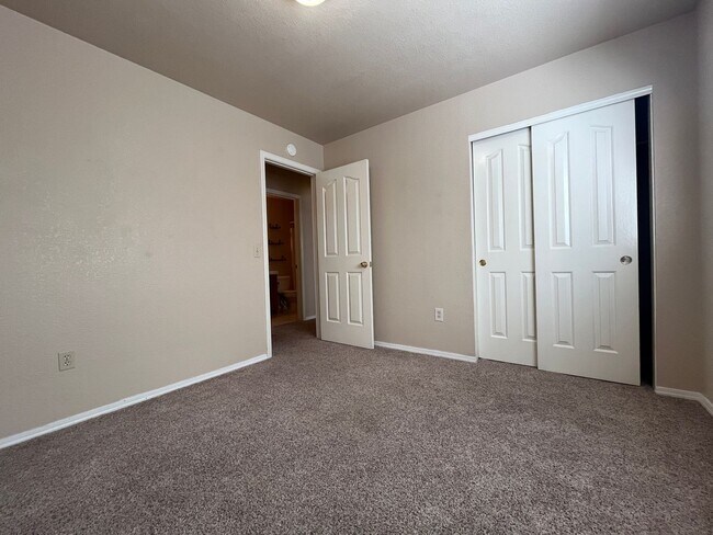Building Photo - Mary Lake home! Must see!