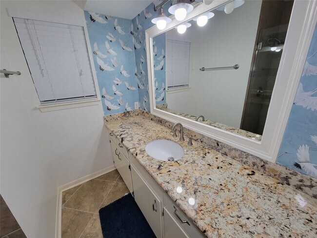 Building Photo - 2115 Forest Oaks Dr