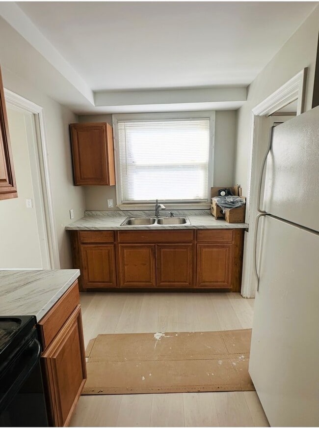 Building Photo - 3 Bedroom, 1 Bath