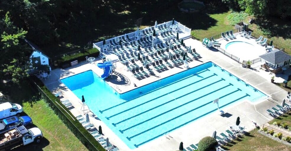 Building Photo - 429 Drummers Ln