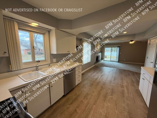 Building Photo - 5283 Rostraver Ct