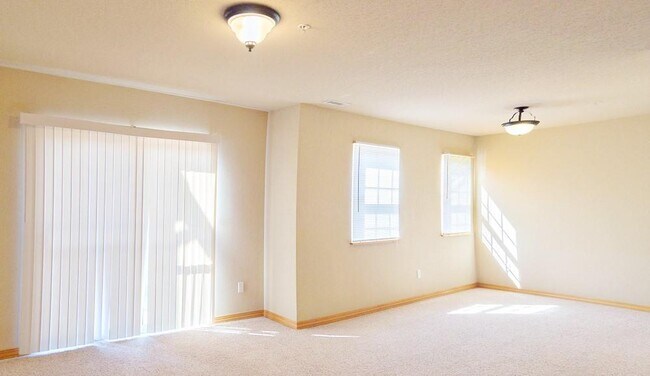 Building Photo - 2829 W Hillshire Dr