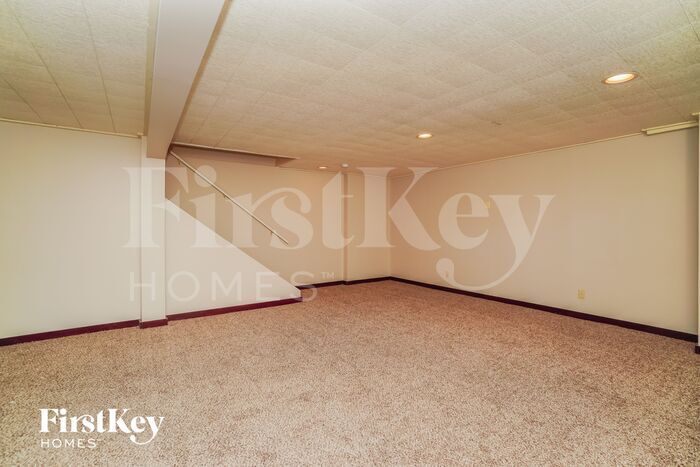Building Photo - 1213 Streamview Dr