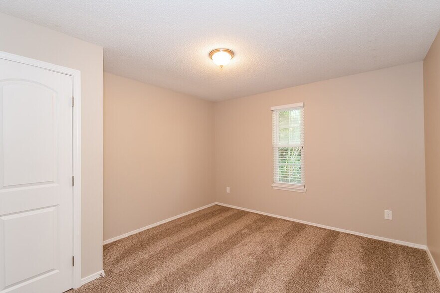 Building Photo - 10757 Spurs Ct