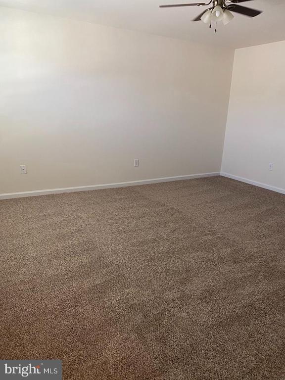 Building Photo - 5556 Peanuts Ln
