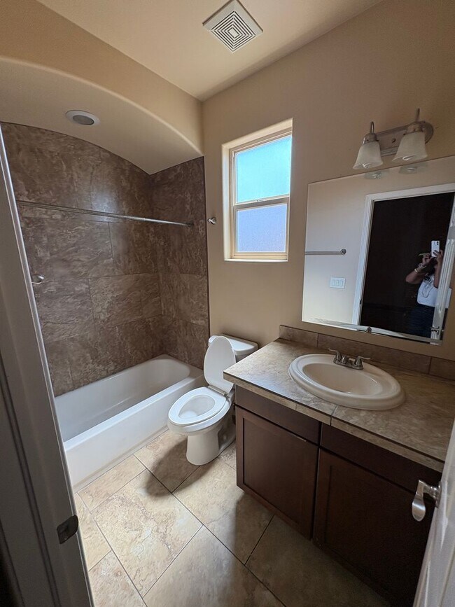 Building Photo - Charming 3 bedroom/2 bathroom Home located in Las Cruces !