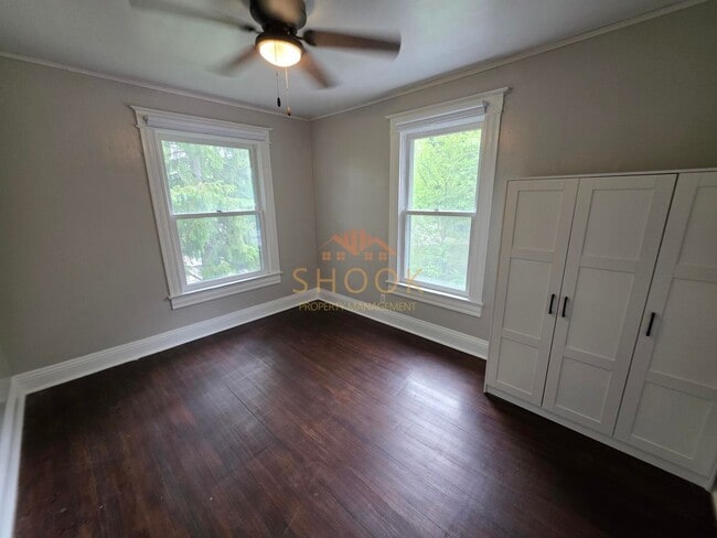 Building Photo - Well-Maintained Historic 4 BR Home Close to Campus! Lawn Mowing Included!