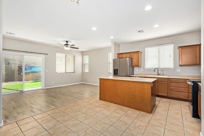 Building Photo - Gorgeous 3 bed/2 bath in Power Ranch!