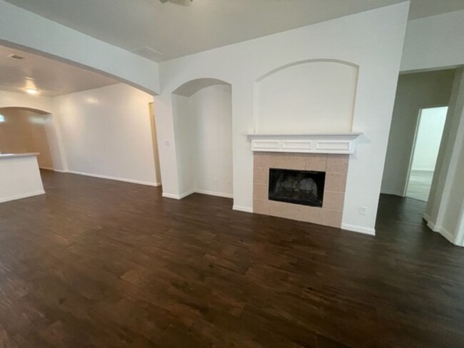 Building Photo - Spacious Home in Burleson ISD