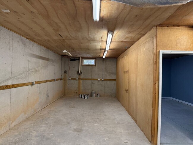 Building Photo - Lexington