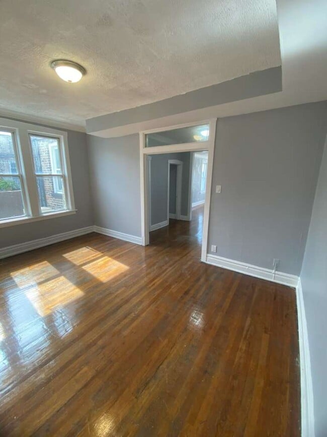 Building Photo - 5252 Roosevelt Rd