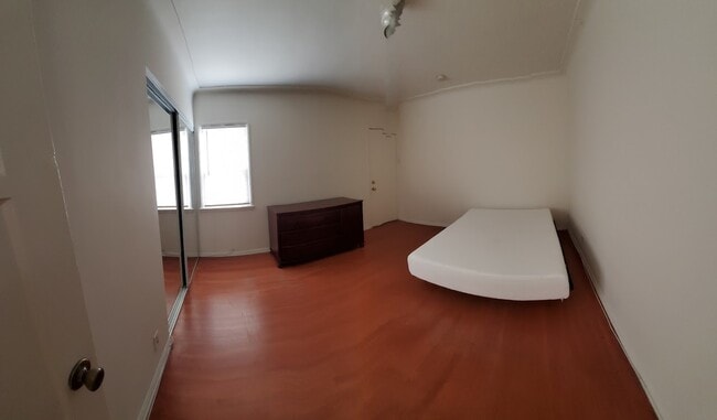 Building Photo - 8437 Naylor Ave