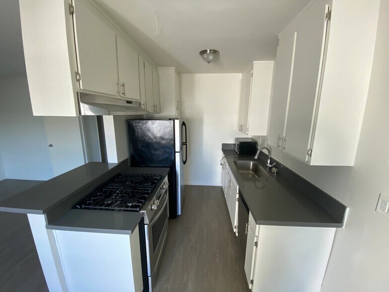 Primary Photo - 5307 Sepulveda Blvd