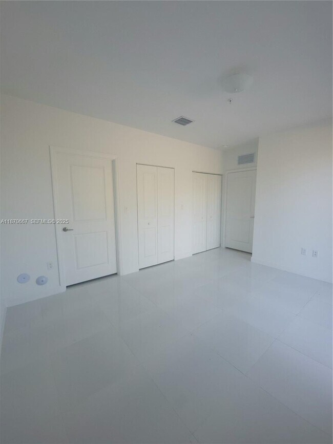 Building Photo - 24600 SW 129th Ave