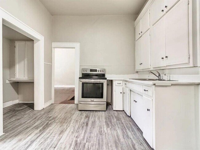 Building Photo - 1740 NW 11th St